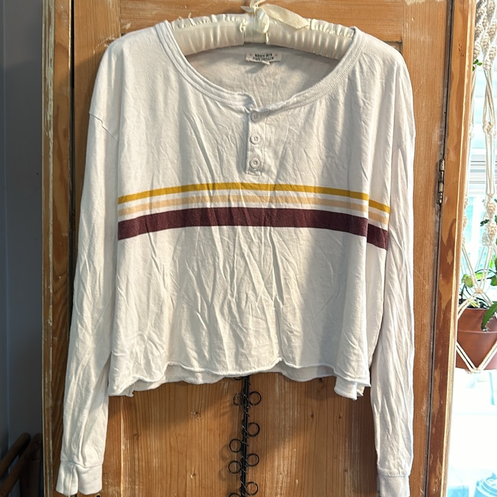 Messy Bun Just Chillin’ Long sleeve Crop Top